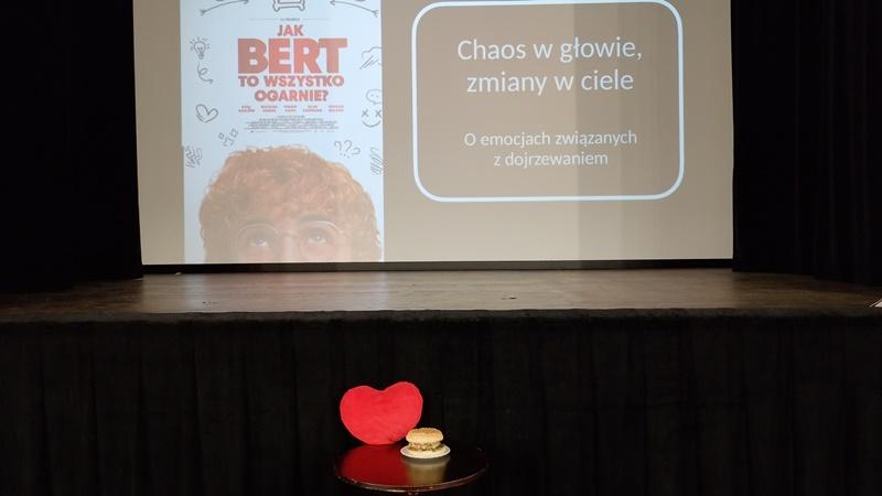 KINOSZKOŁA:  „CHAOS W GŁOWIE, ZMIANY W CIELE. O EMOCJACH ZWIĄZANYCH Z DOJRZEWANIEM”